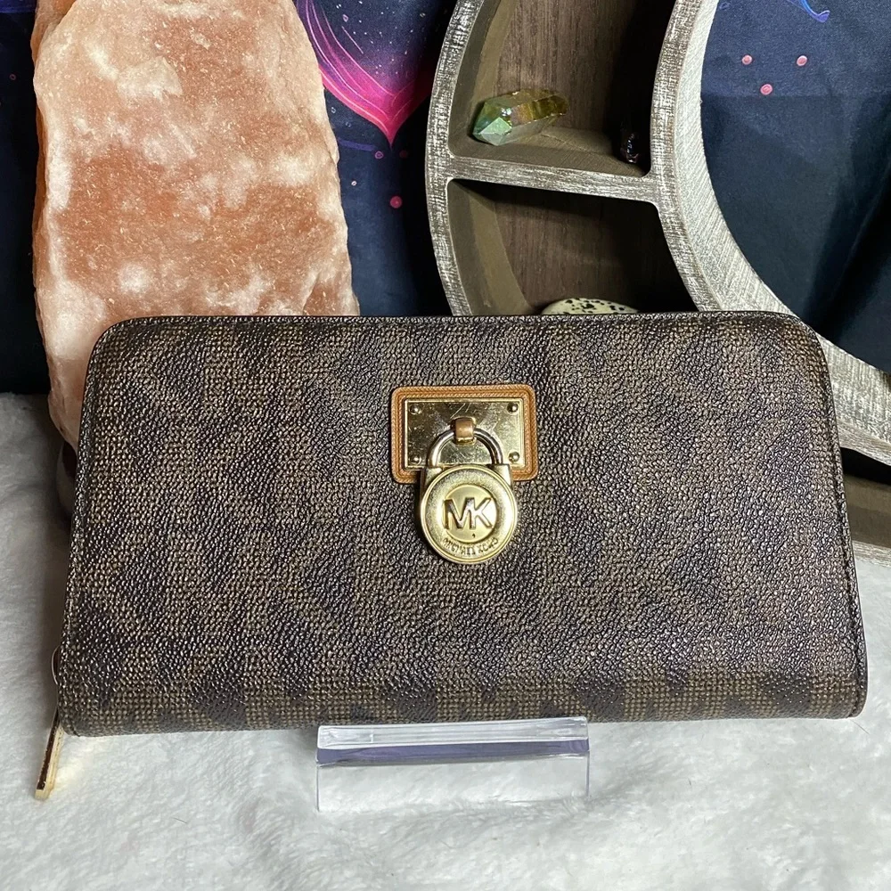 EUC Michael Kors Large Logo Continental Zip Wallet W/Locket - Picture 1 of 5